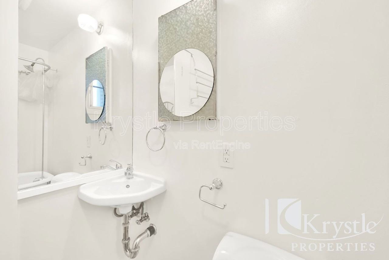 519 Virginia St #B - Photo 4 of 18