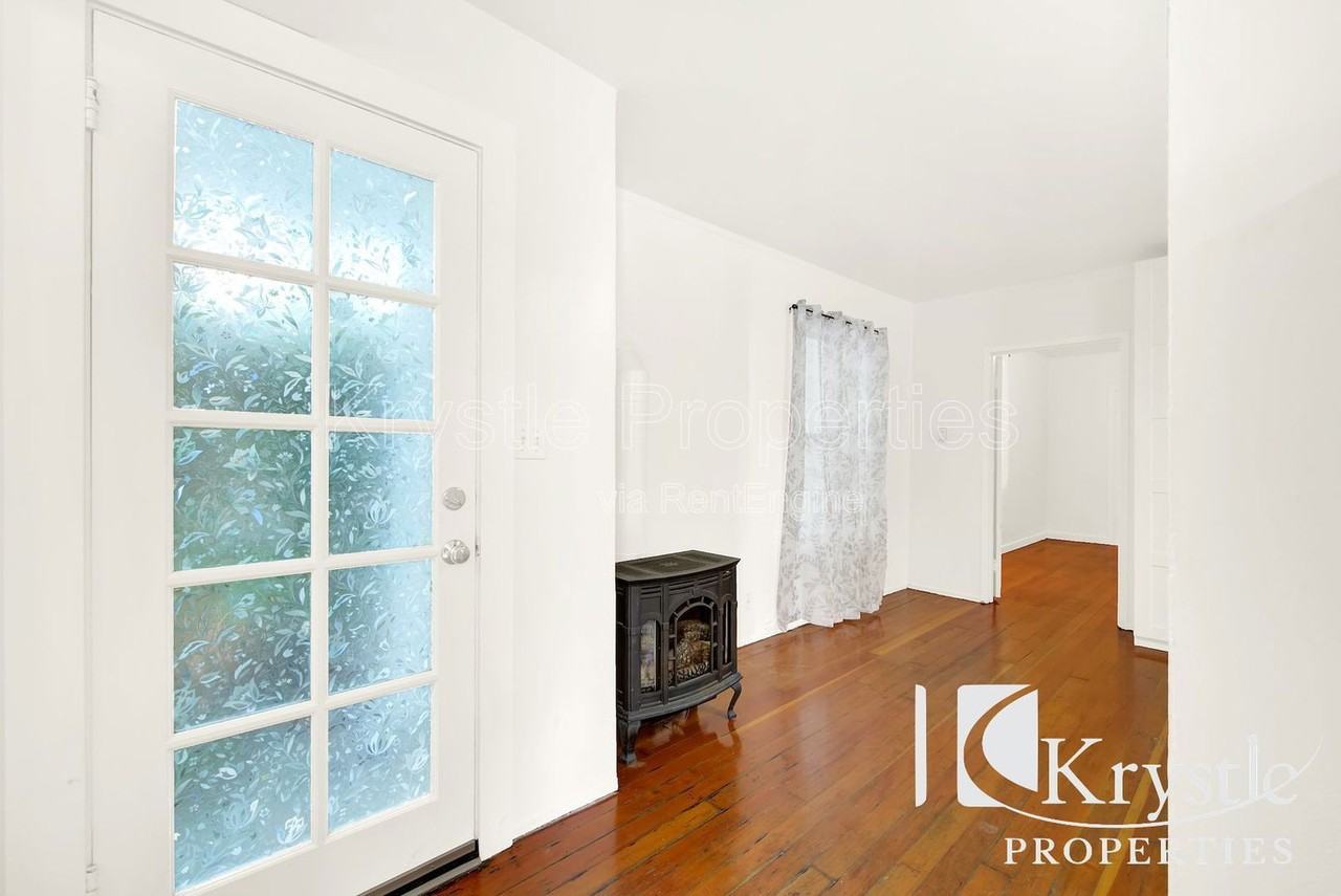 519 Virginia St #B - Photo 7 of 18