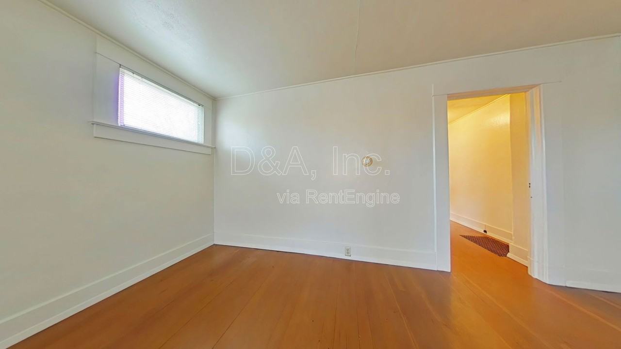 229 Nw 9th St - Photo 2 of 9