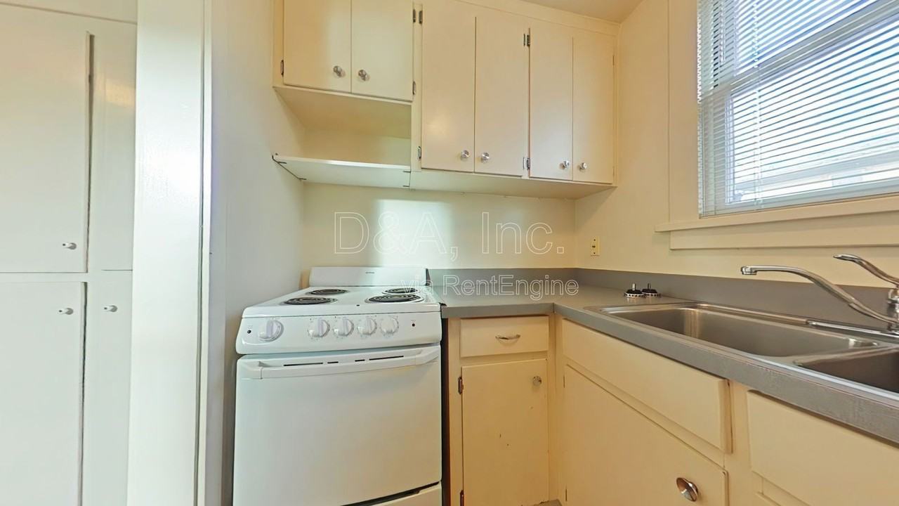 229 Nw 9th St - Photo 3 of 9