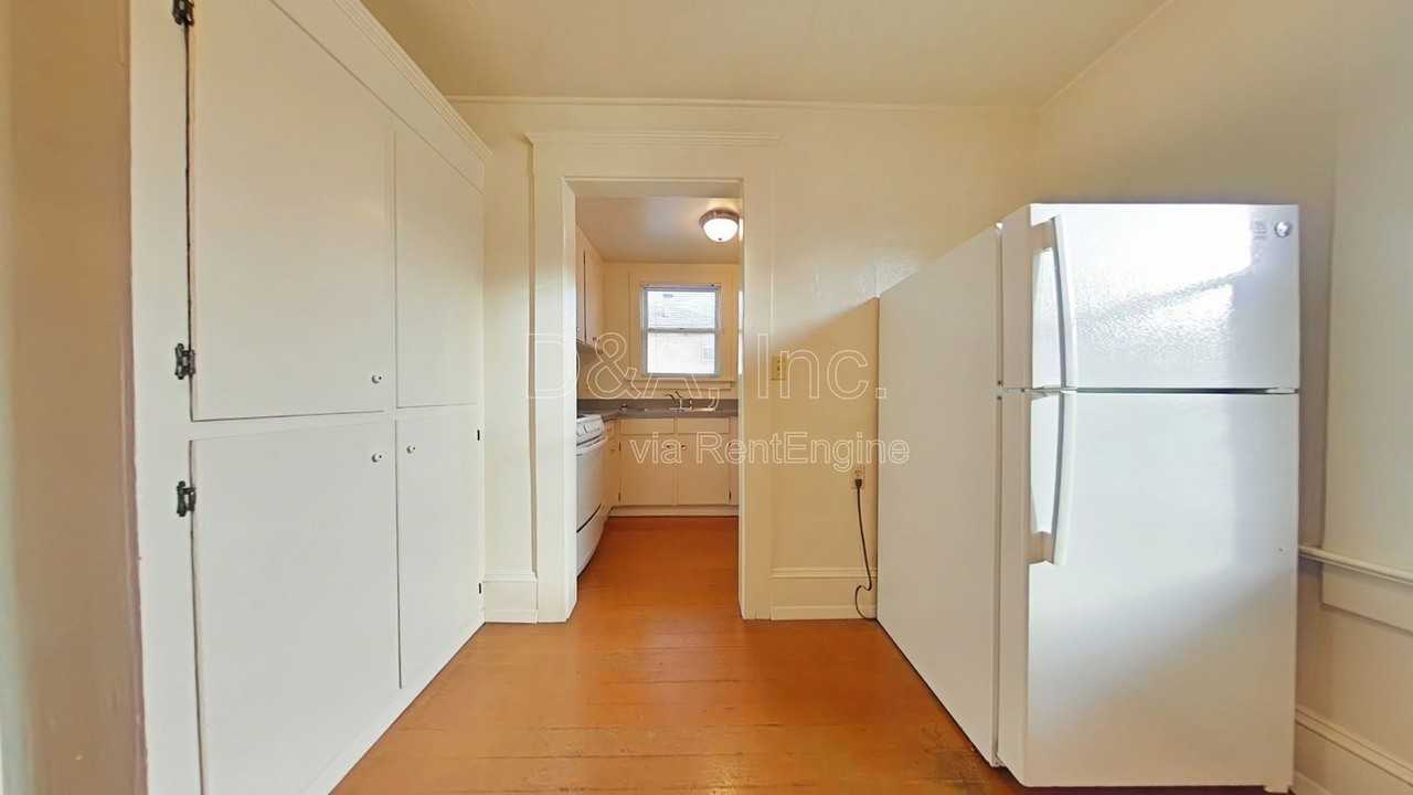 229 Nw 9th St - Photo 4 of 9