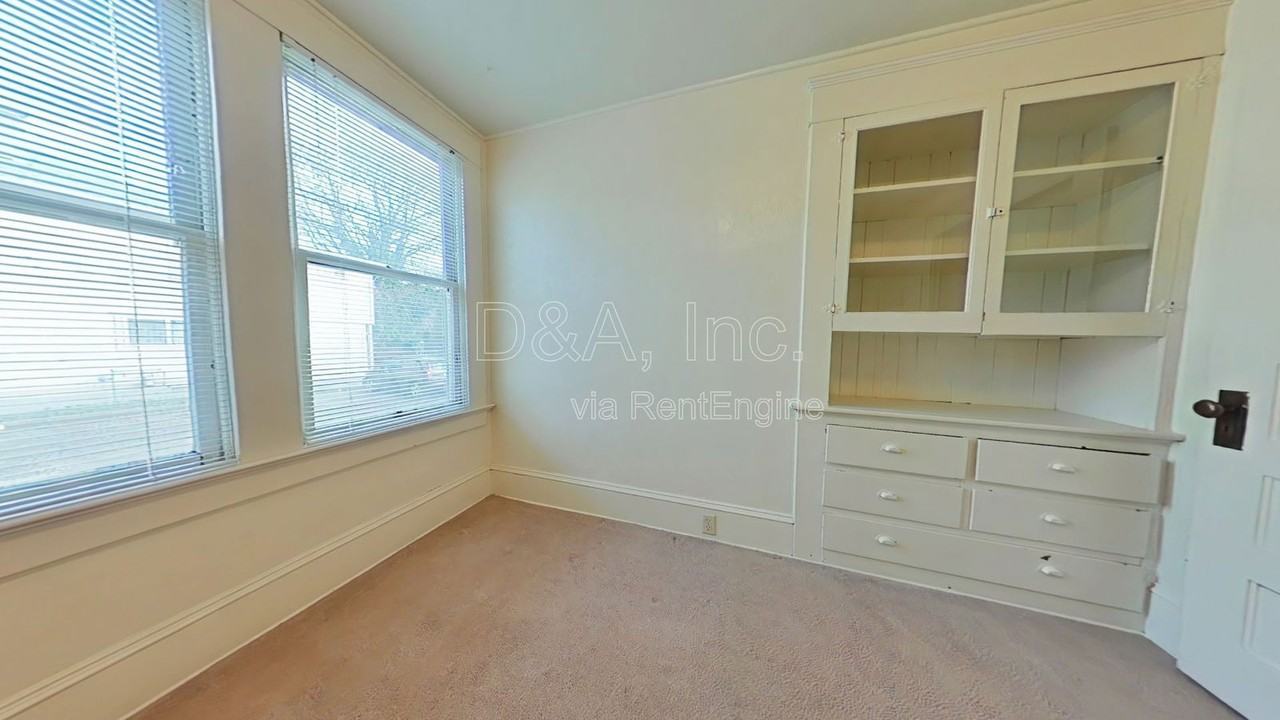 229 Nw 9th St - Photo 5 of 9