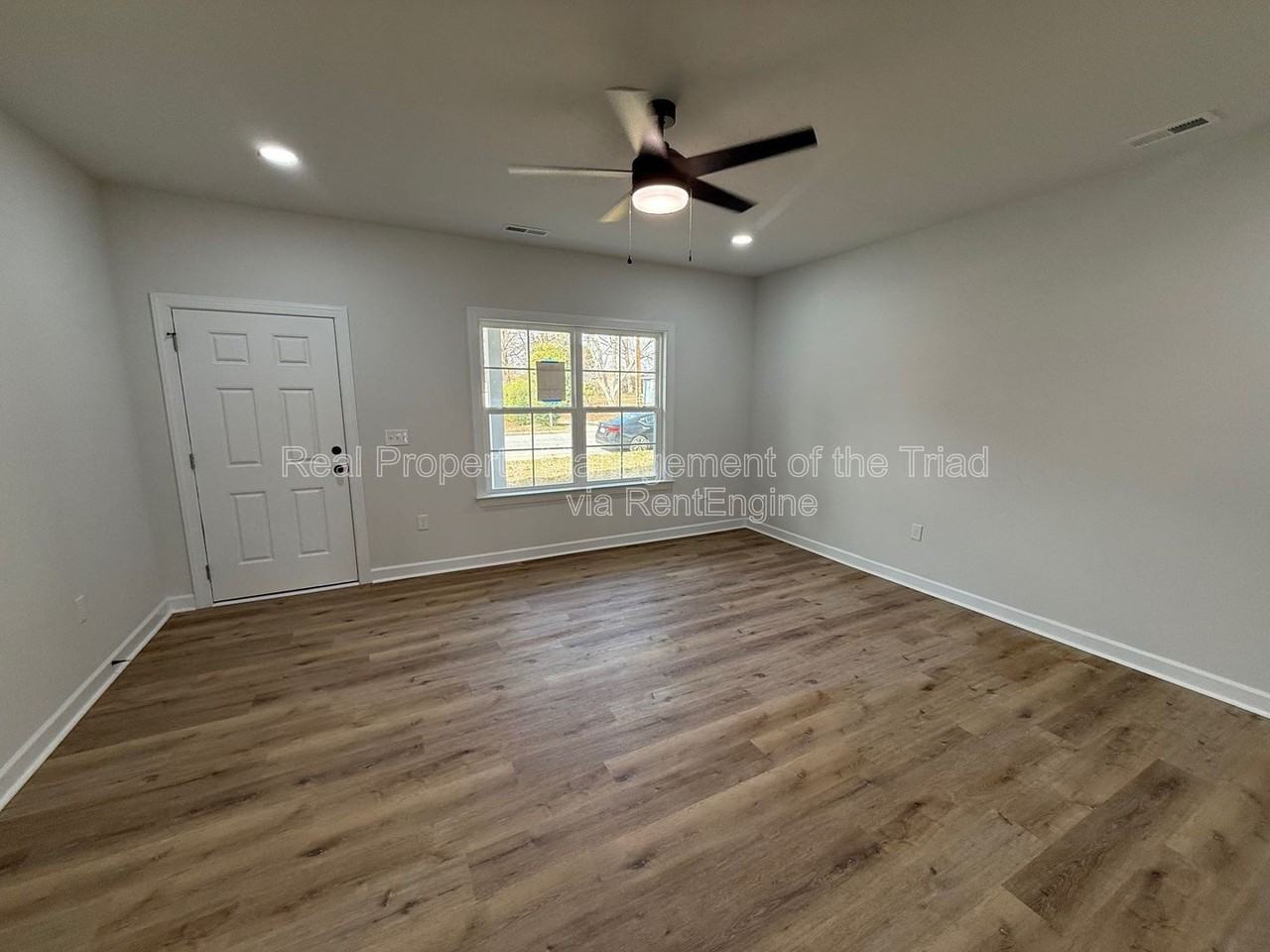 1007 E Barton St - Photo 2 of 23