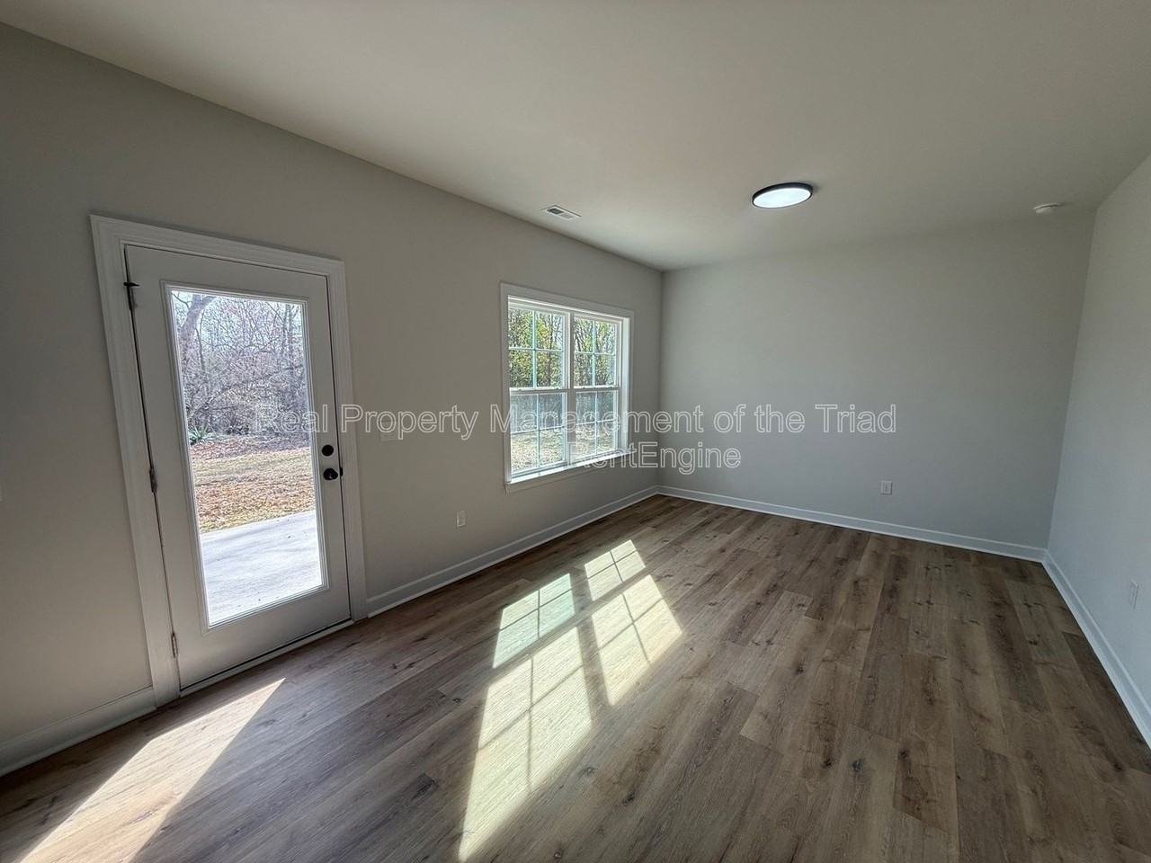 1007 E Barton St - Photo 4 of 23