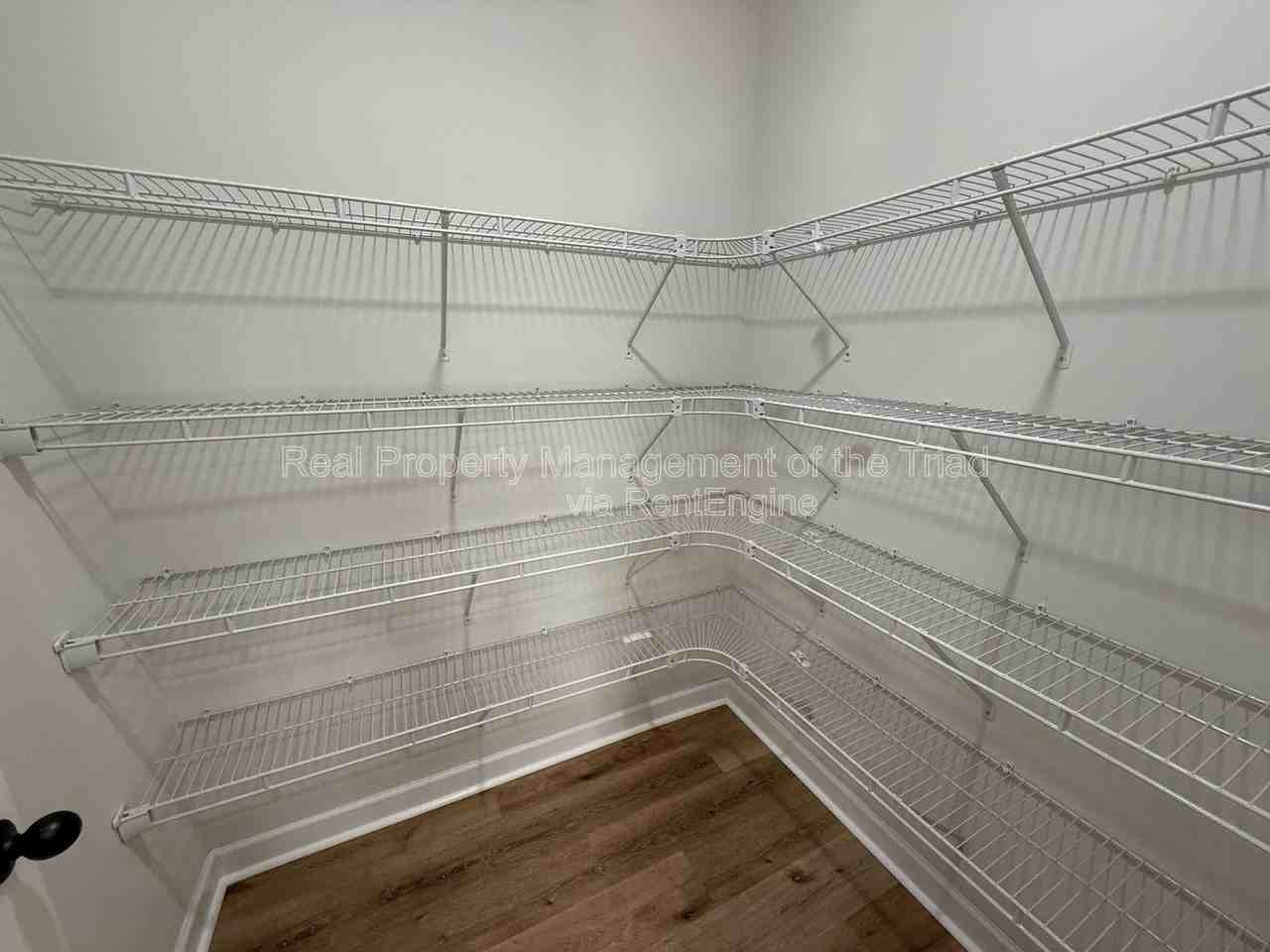 1007 E Barton St - Photo 7 of 23