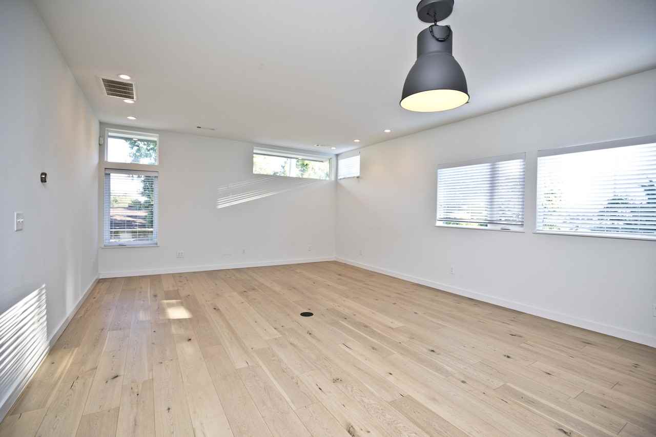 722 W Stone St #15071953 - Photo 3 of 26