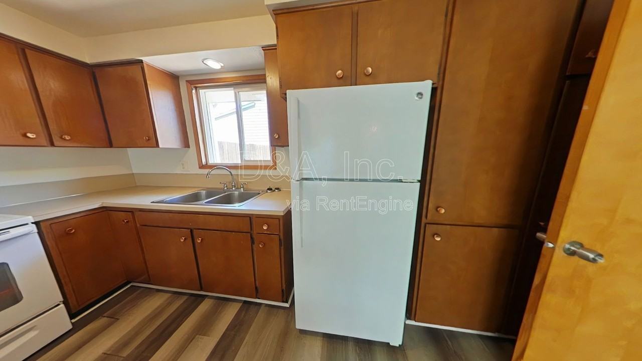 1482 Nw 20th St - Photo 3 of 13