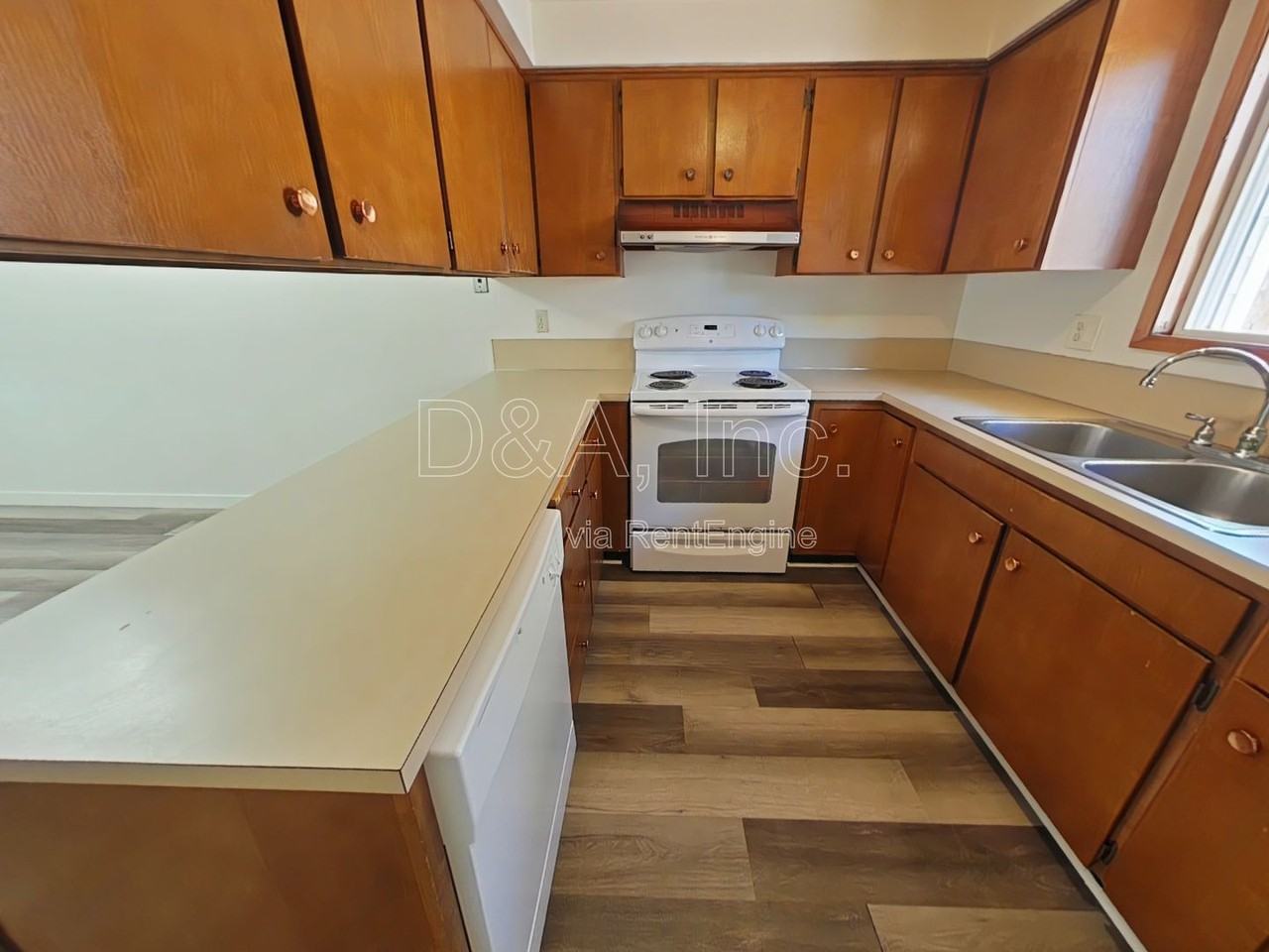 1482 Nw 20th St - Photo 4 of 13