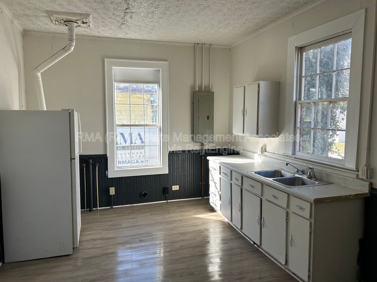 457 N 9th St - Photo 3 of 5