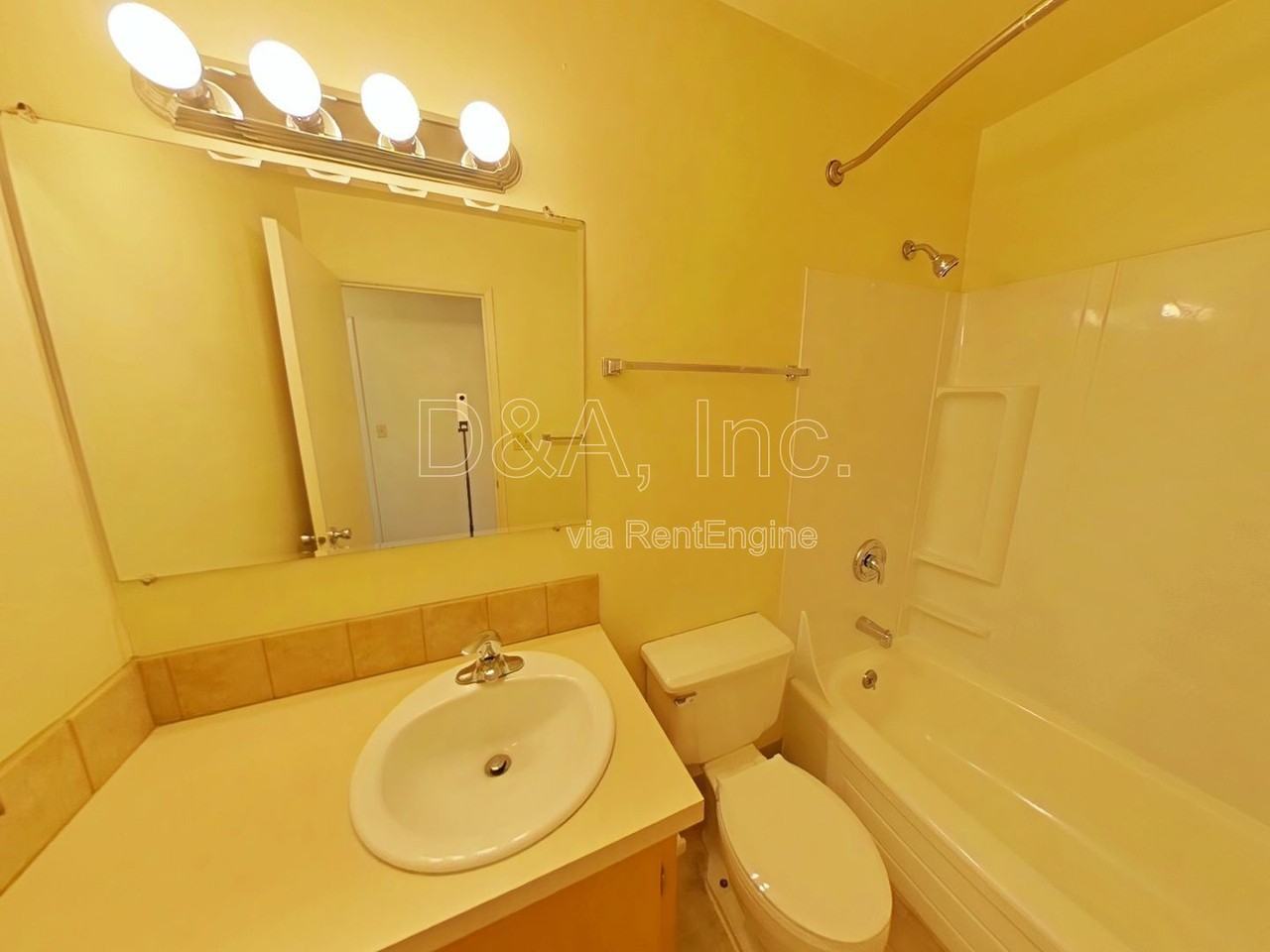 780 Nw 11th St - Photo 7 of 8