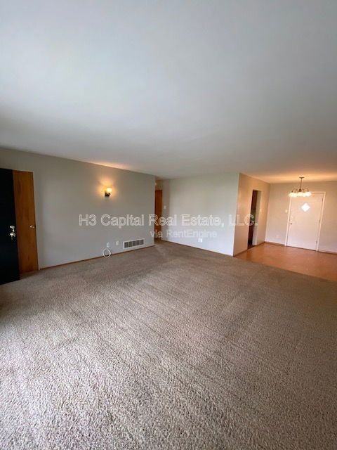 2818 Yale Dr - Photo 4 of 17