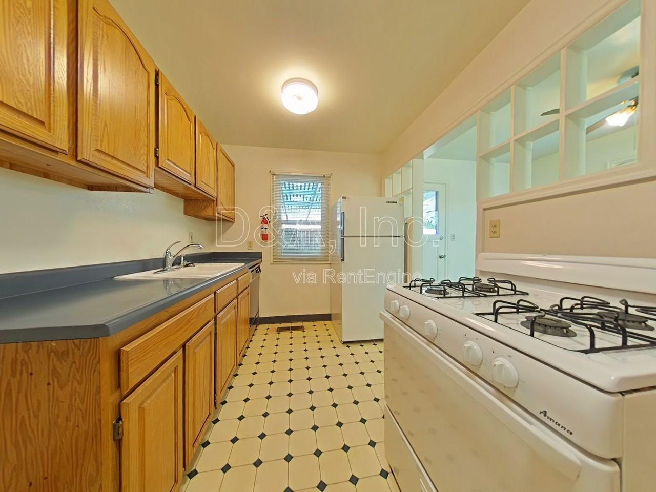 2008 Nw Tyler Ave - Photo 5 of 12