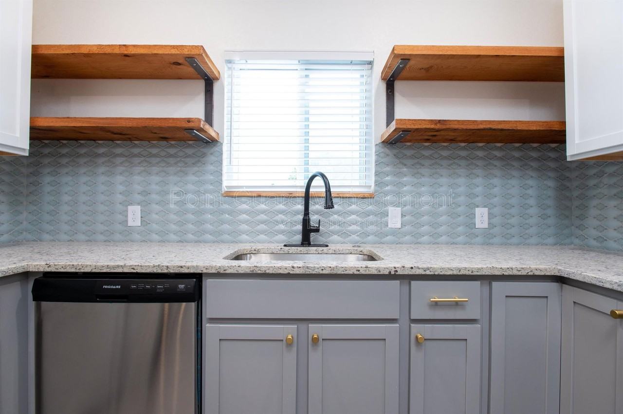 2815 N Oliver St - Photo 7 of 20