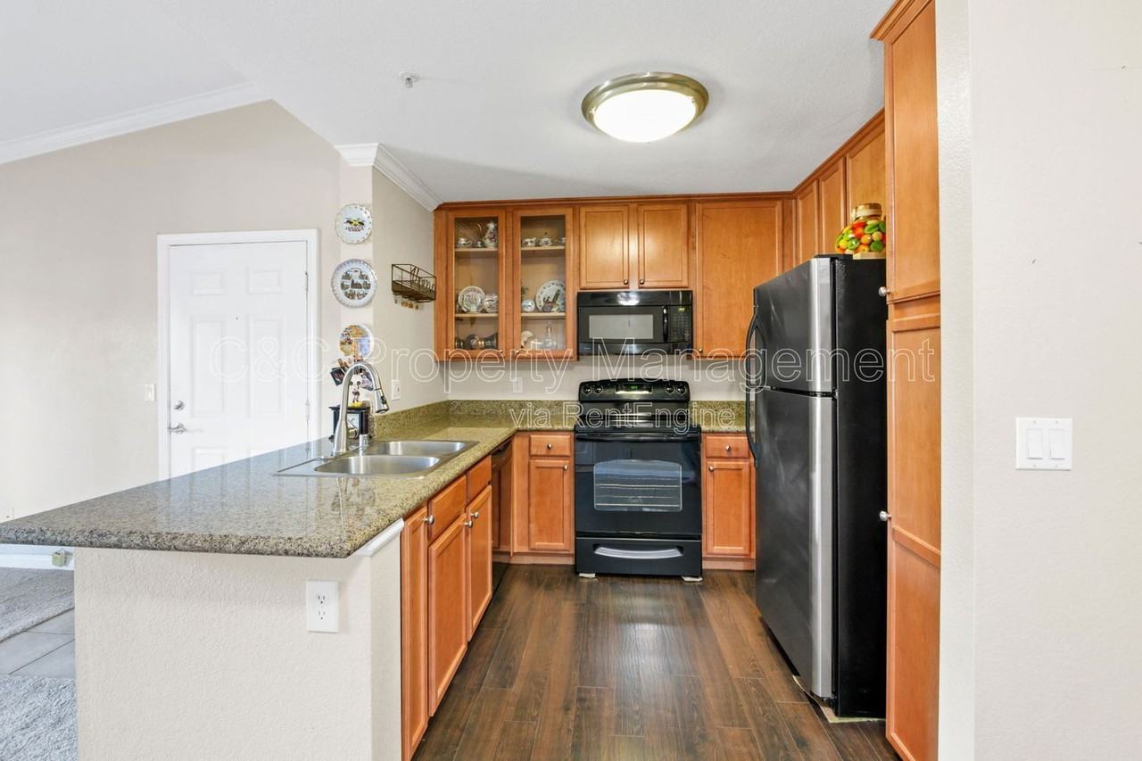 1020 La Terraza Cir #306 - Photo 6 of 10