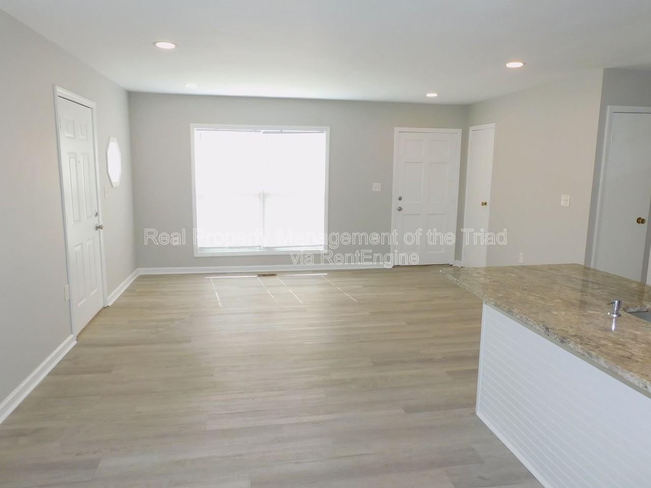 406 Mason St - Photo 5 of 17