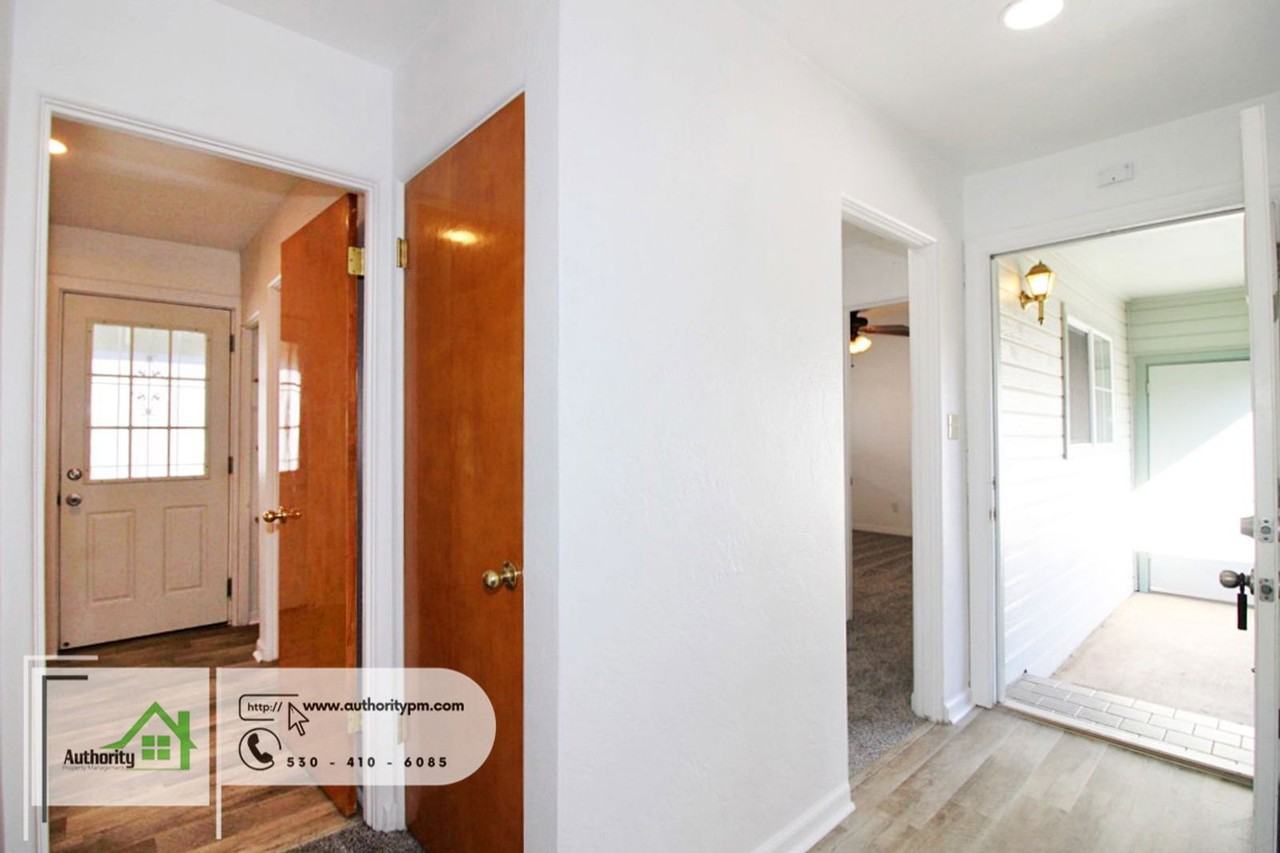 2176 Oxford Rd - Photo 5 of 28