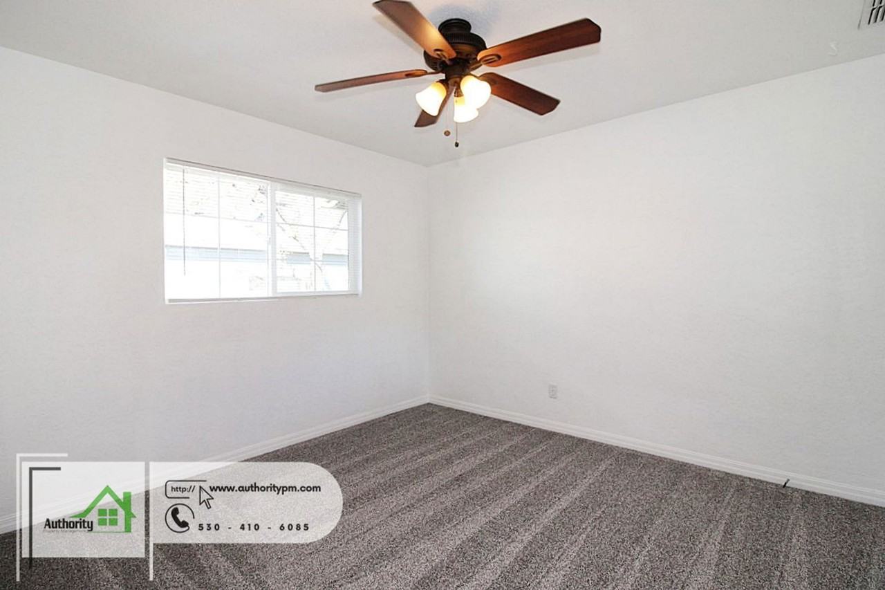 2176 Oxford Rd - Photo 6 of 28