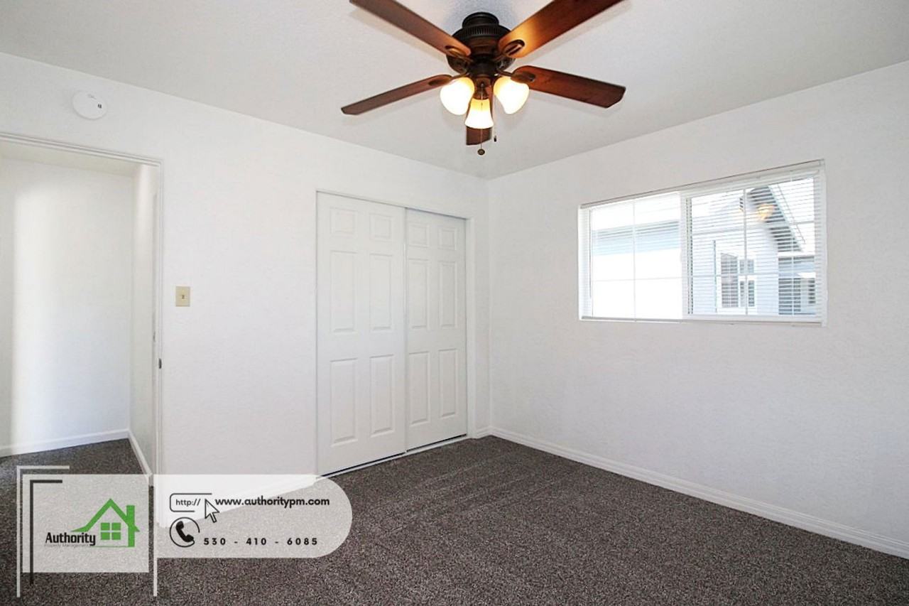 2176 Oxford Rd - Photo 7 of 28