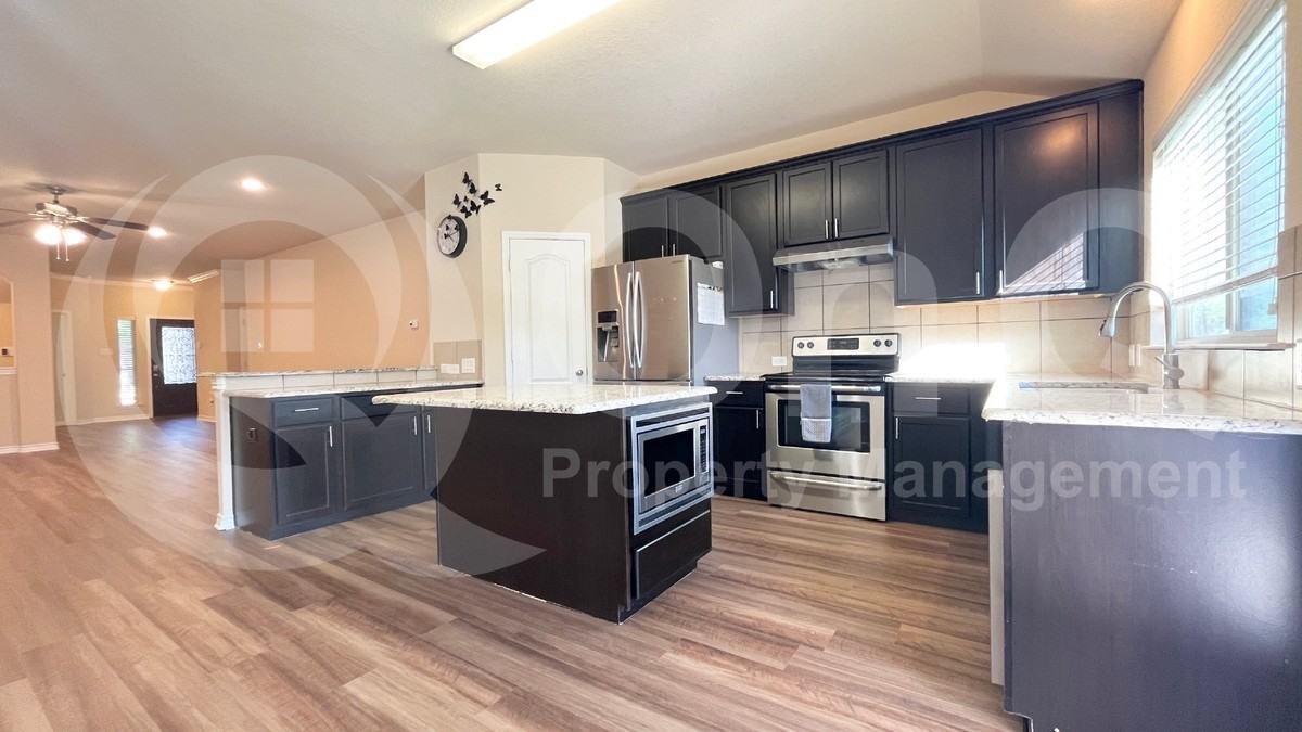 4524 Lakeside Hollow St - Photo 6 of 20