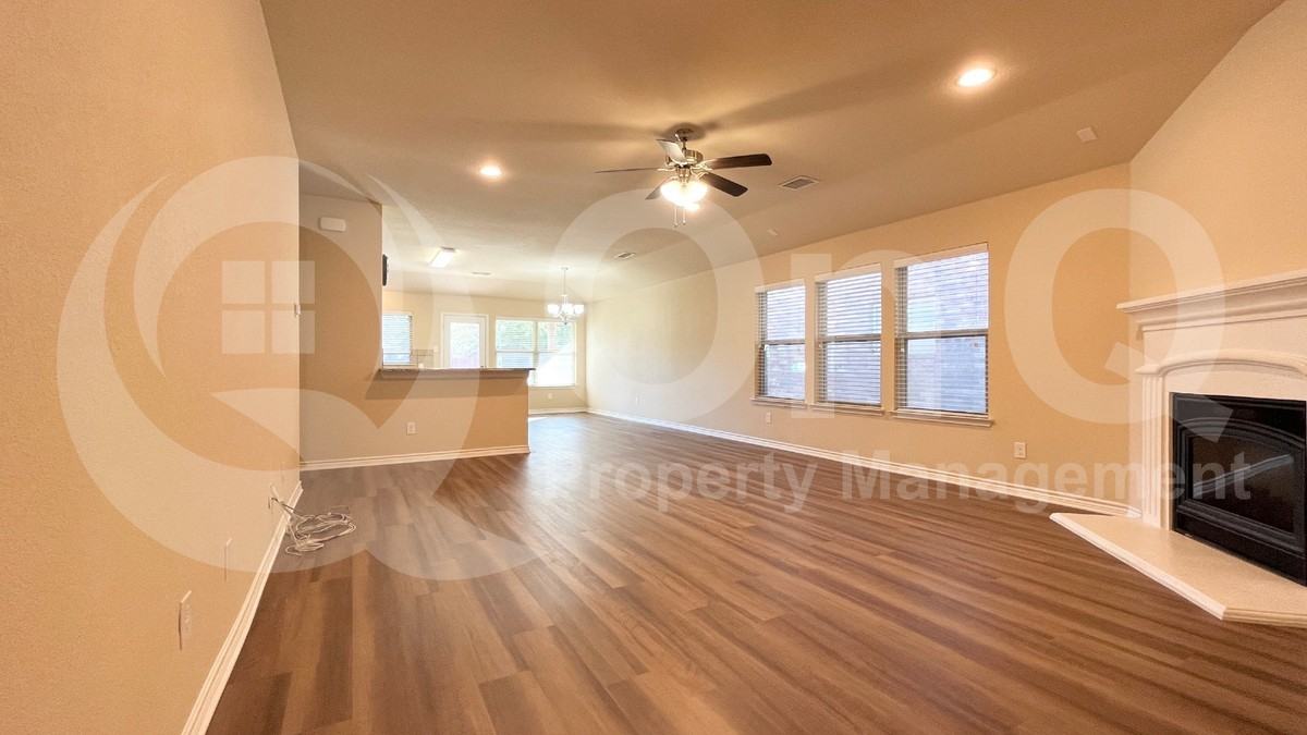 4524 Lakeside Hollow St - Photo 7 of 20