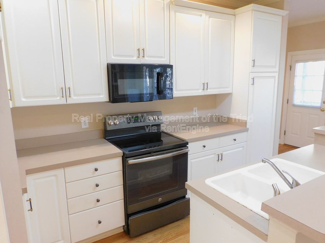 4108 Stillbrook Ln - Photo 3 of 43