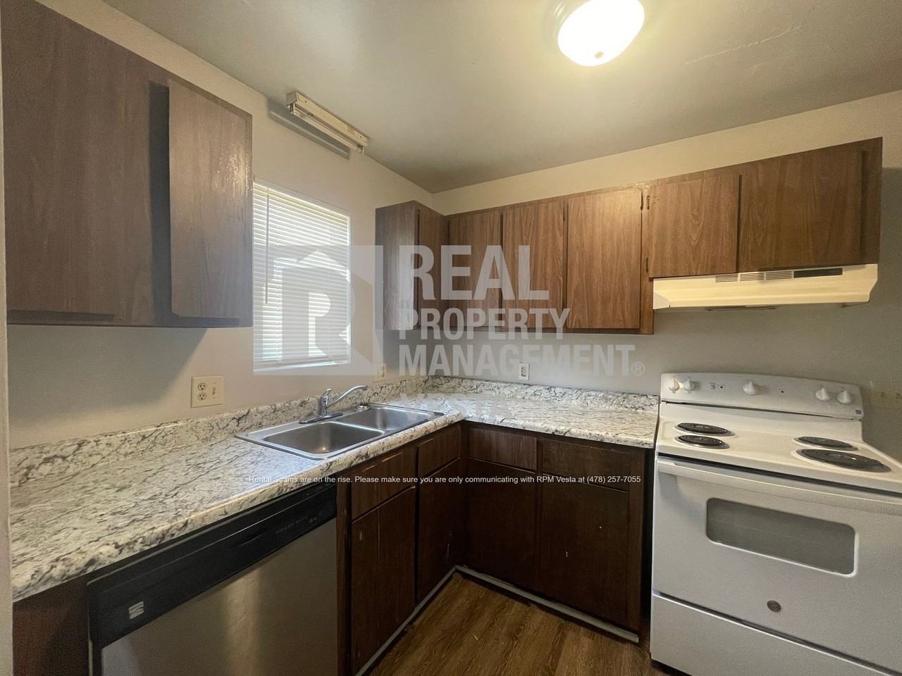 634 Maplewood Dr - Photo 4 of 17