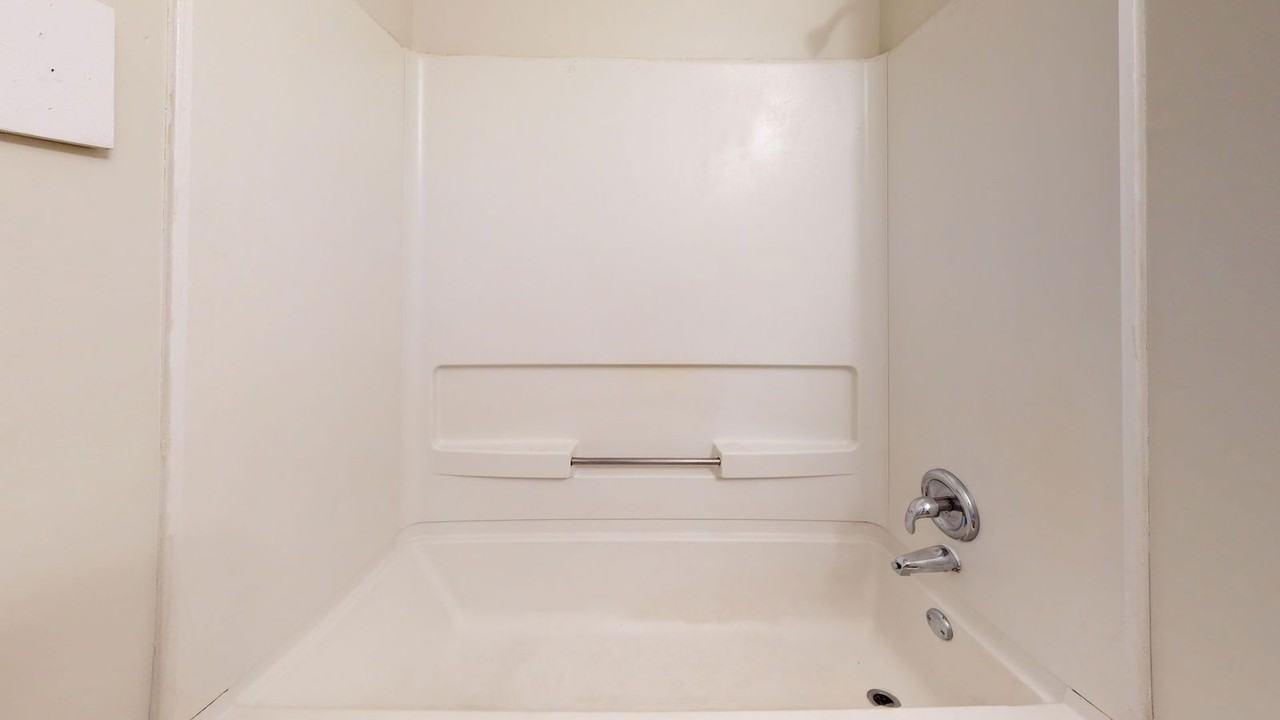 1363 Indianola Ave - Photo 4 of 7