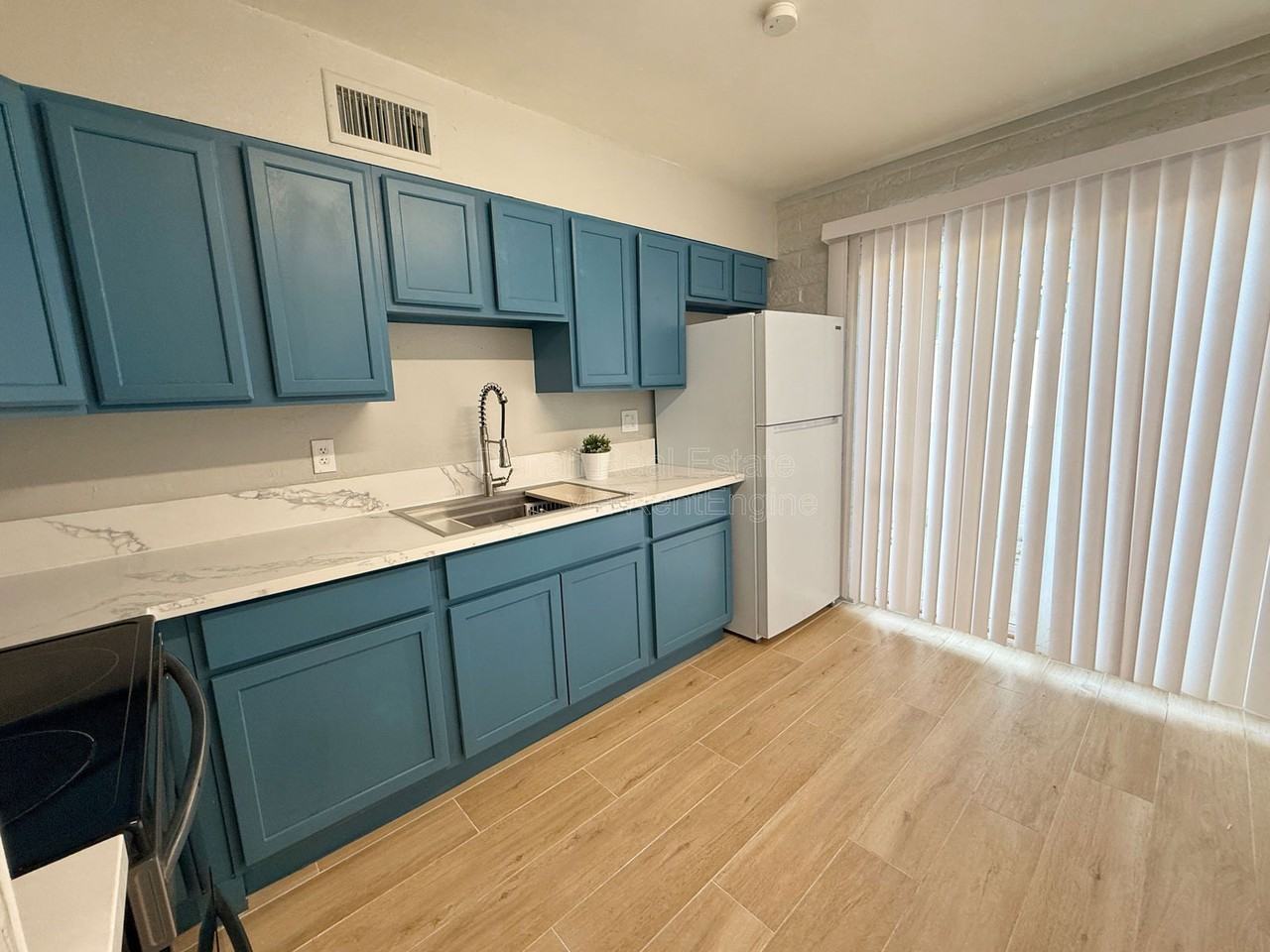 1122 S Mcclintock Dr #A - Photo 6 of 14