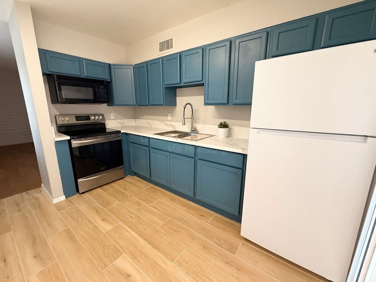 1122 S Mcclintock Dr #A - Photo 7 of 14