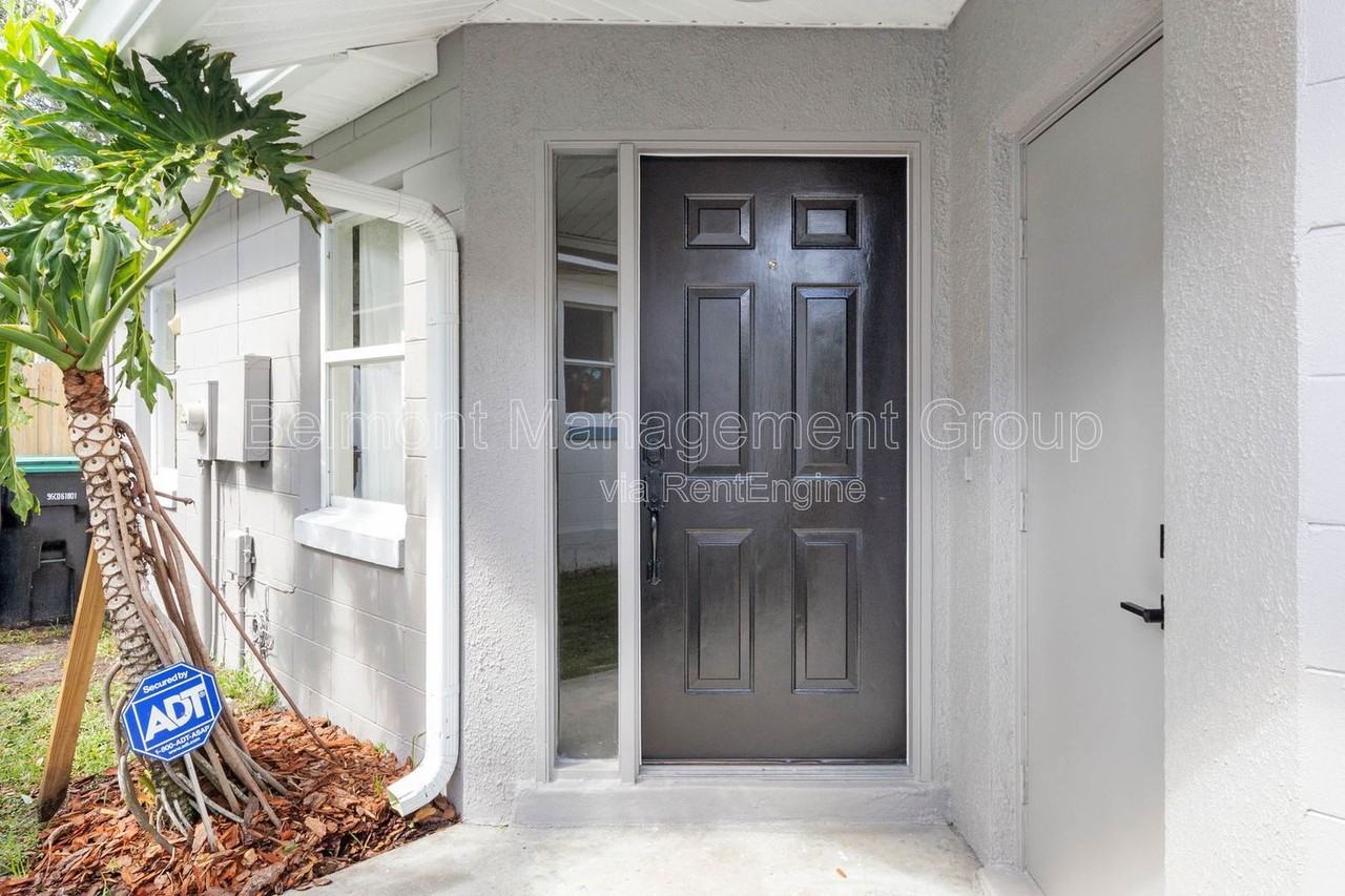 6438 Tidewave St - Photo 4 of 18