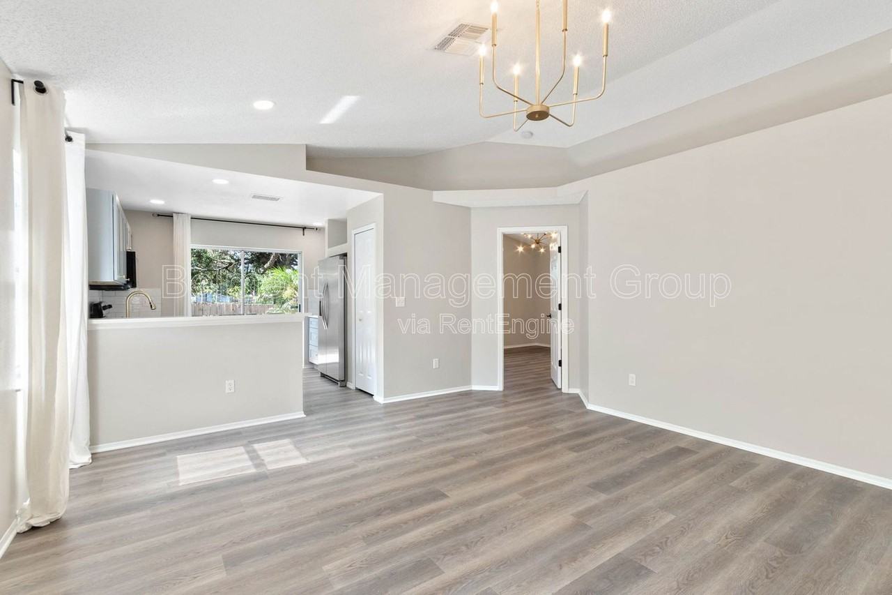 6438 Tidewave St - Photo 5 of 18