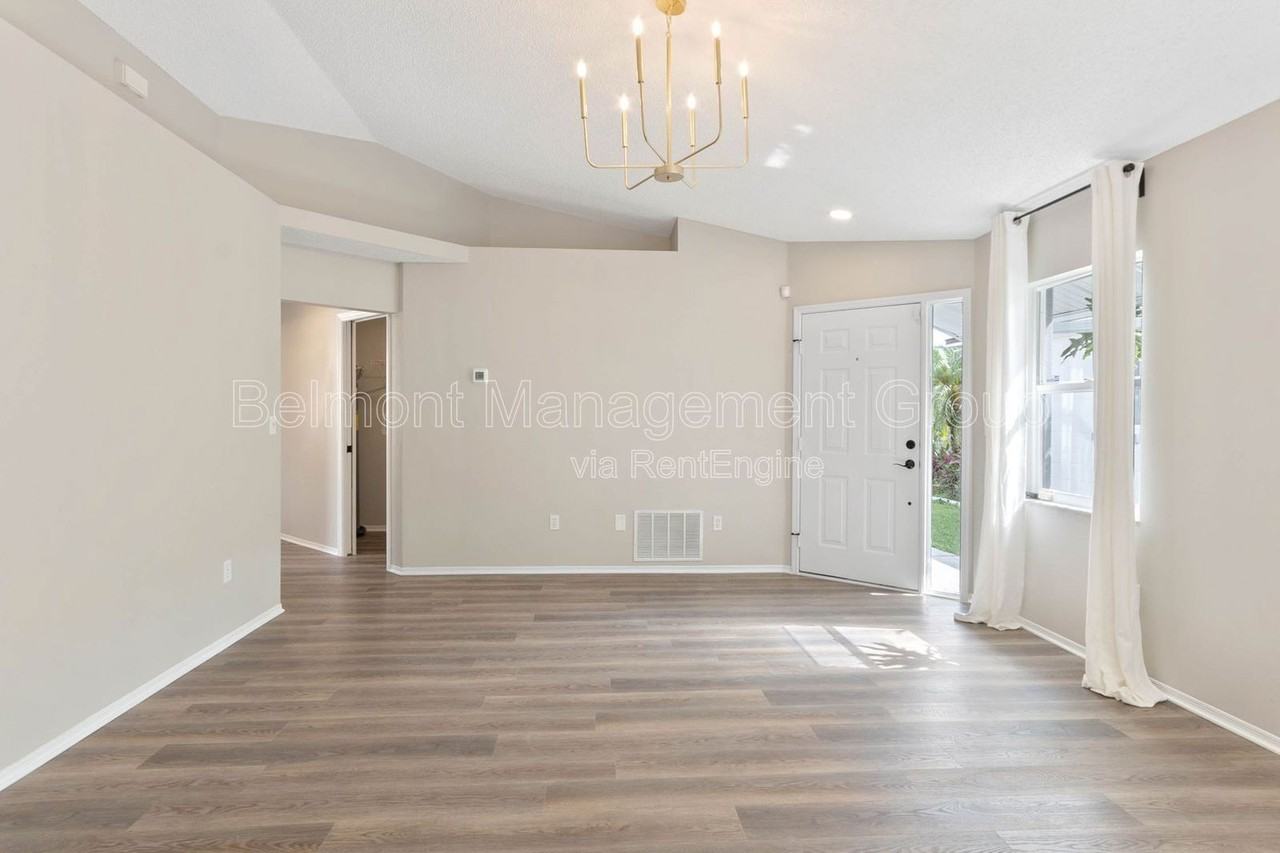 6438 Tidewave St - Photo 6 of 18