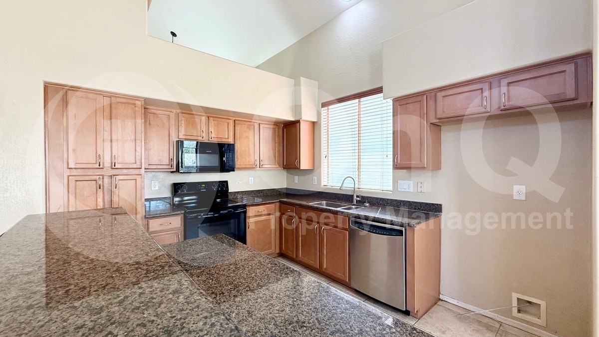 9710 S 44th Dr - Photo 6 of 32