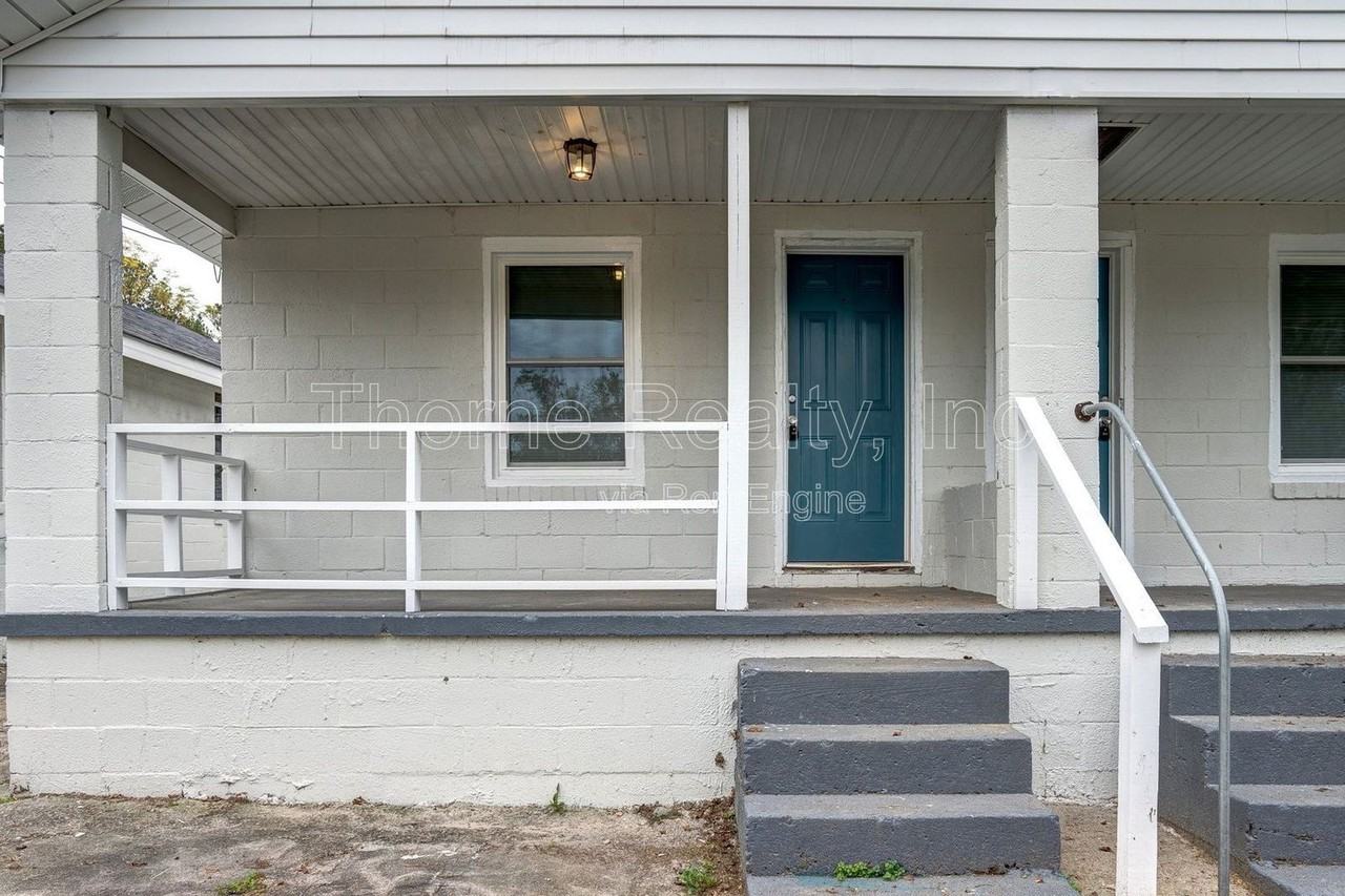 1504 Coleman St Se #B - Photo 2 of 11