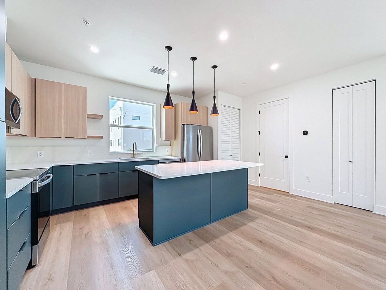 342 14th St N - Photo 7 of 37