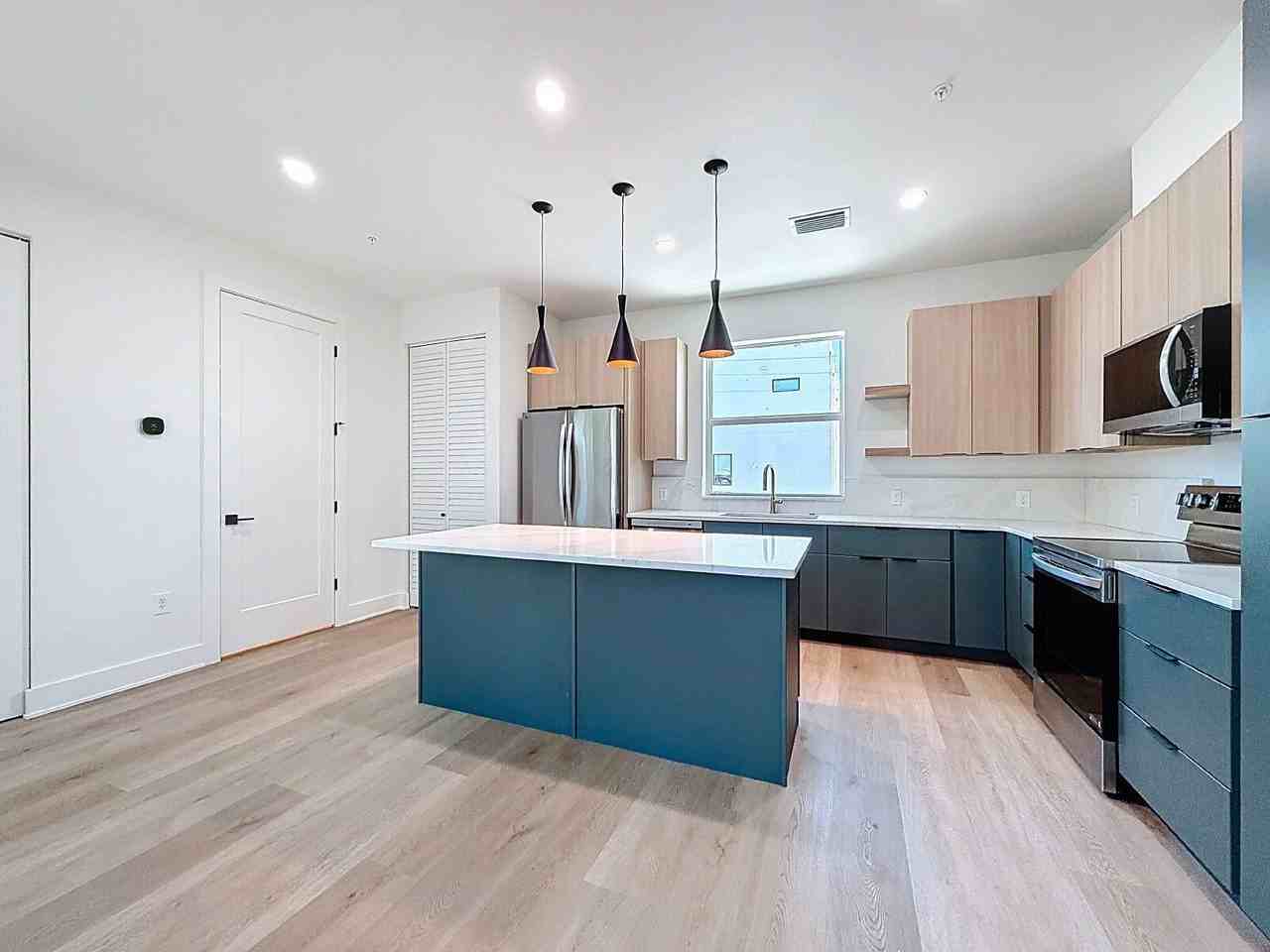 336 14th St N - Photo 3 of 41