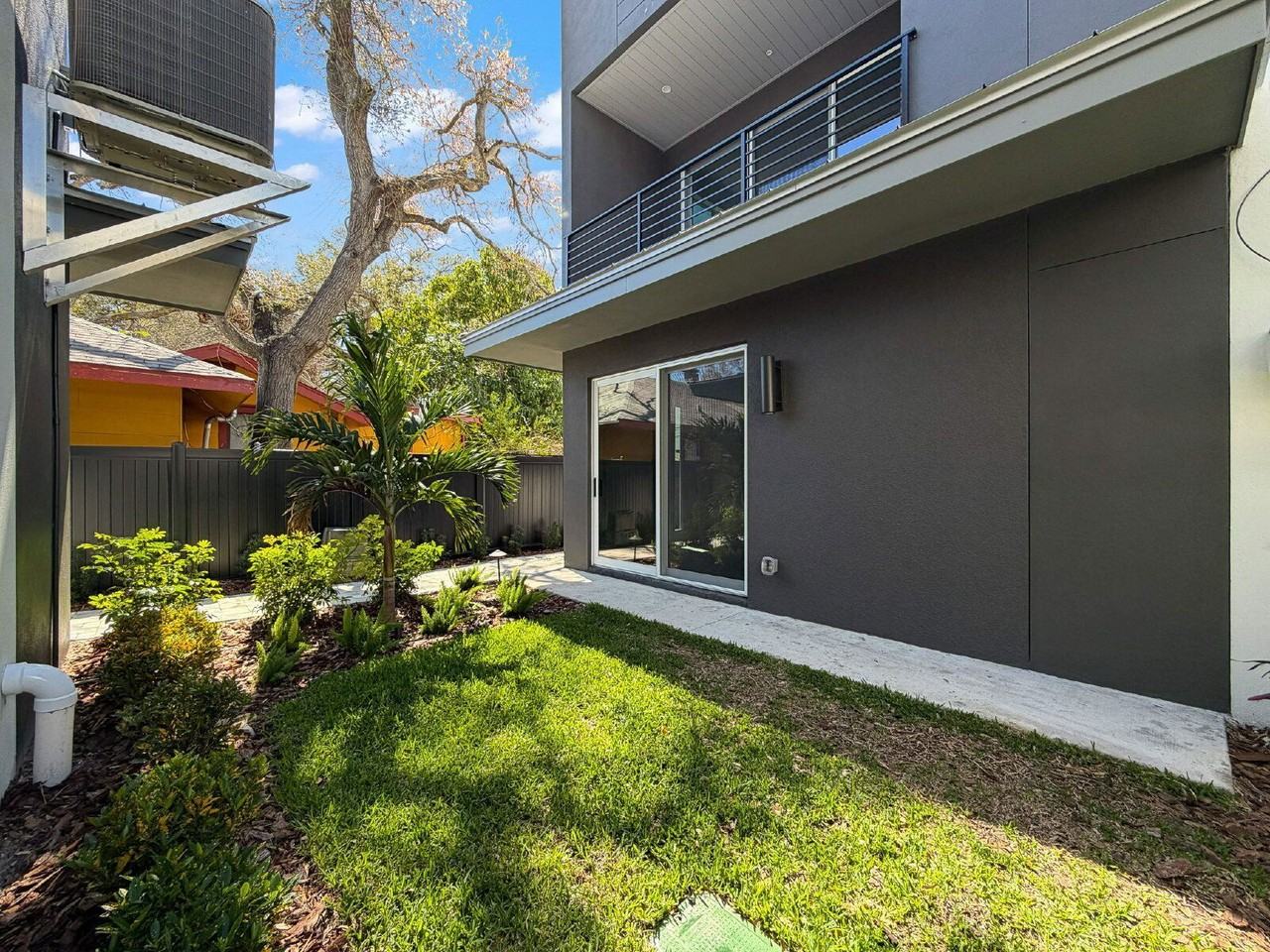 336 14th St N - Photo 4 of 41