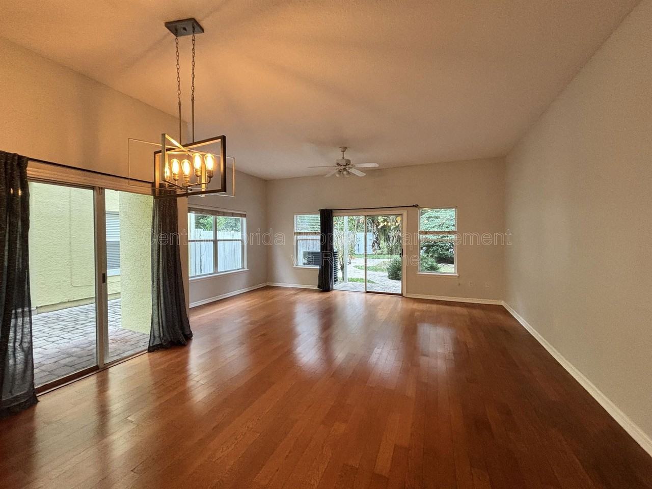 1625 Park Lake St - Photo 4 of 24