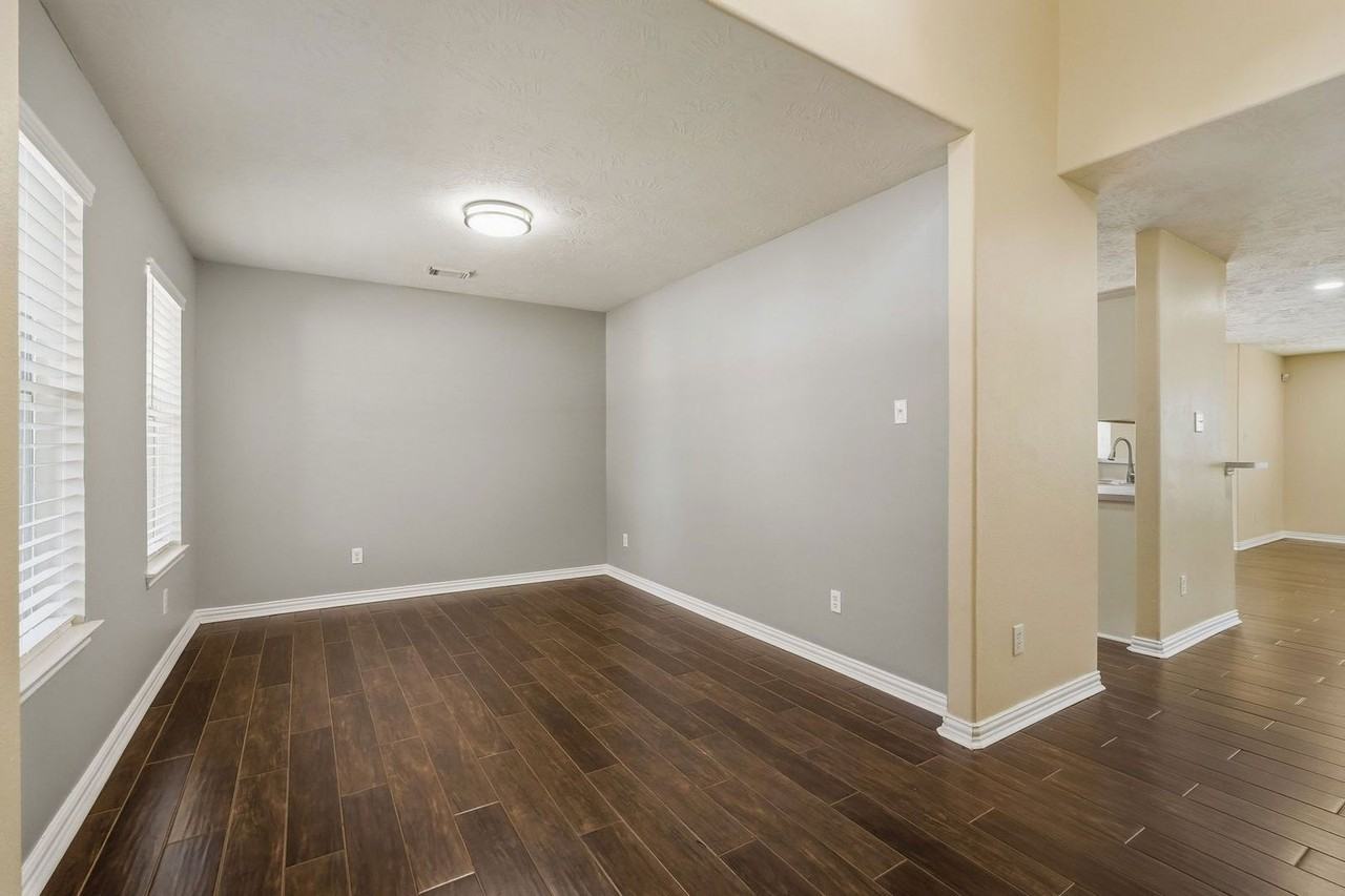 11506 Harbour Lake Ct - Photo 3 of 25