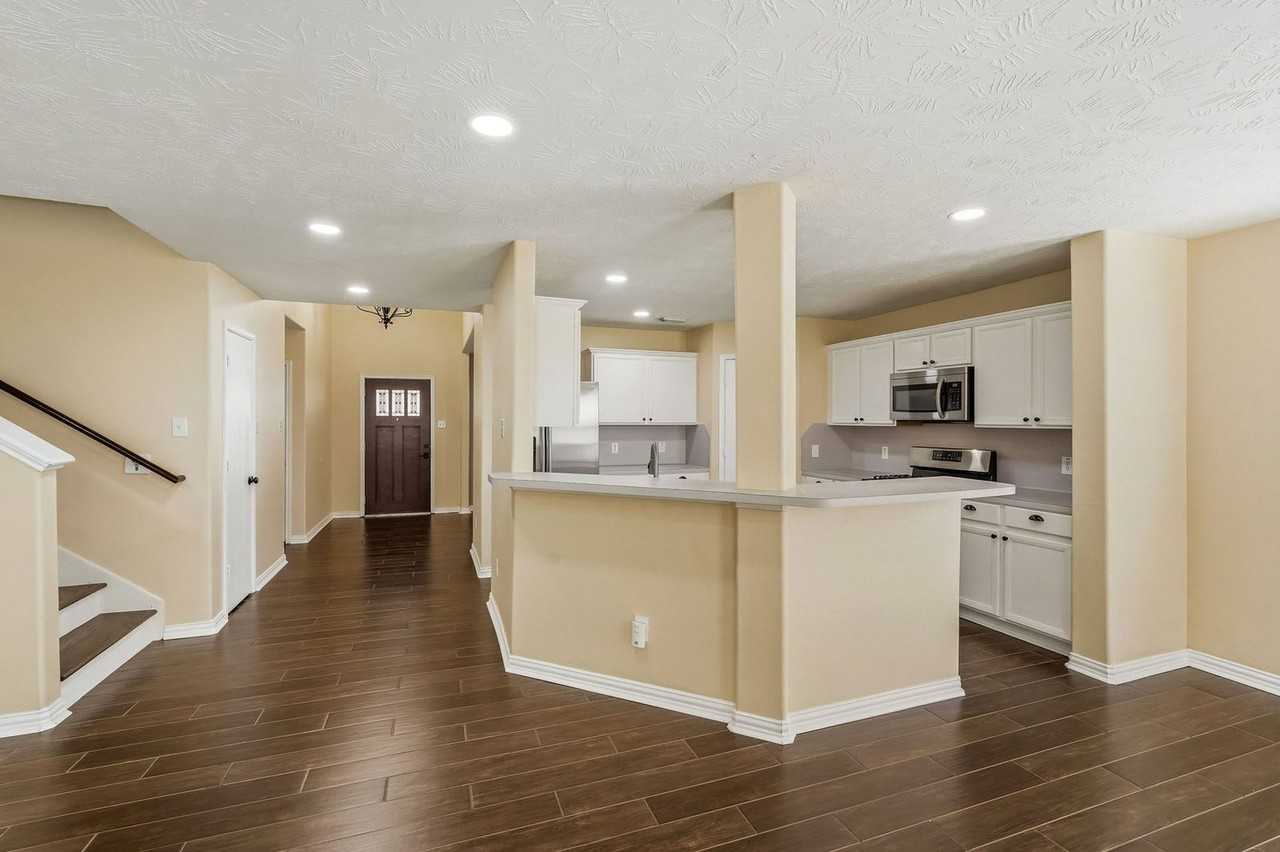 11506 Harbour Lake Ct - Photo 4 of 25