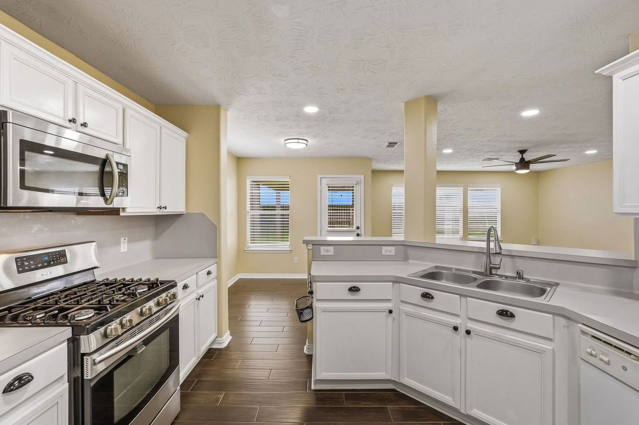 11506 Harbour Lake Ct - Photo 6 of 25