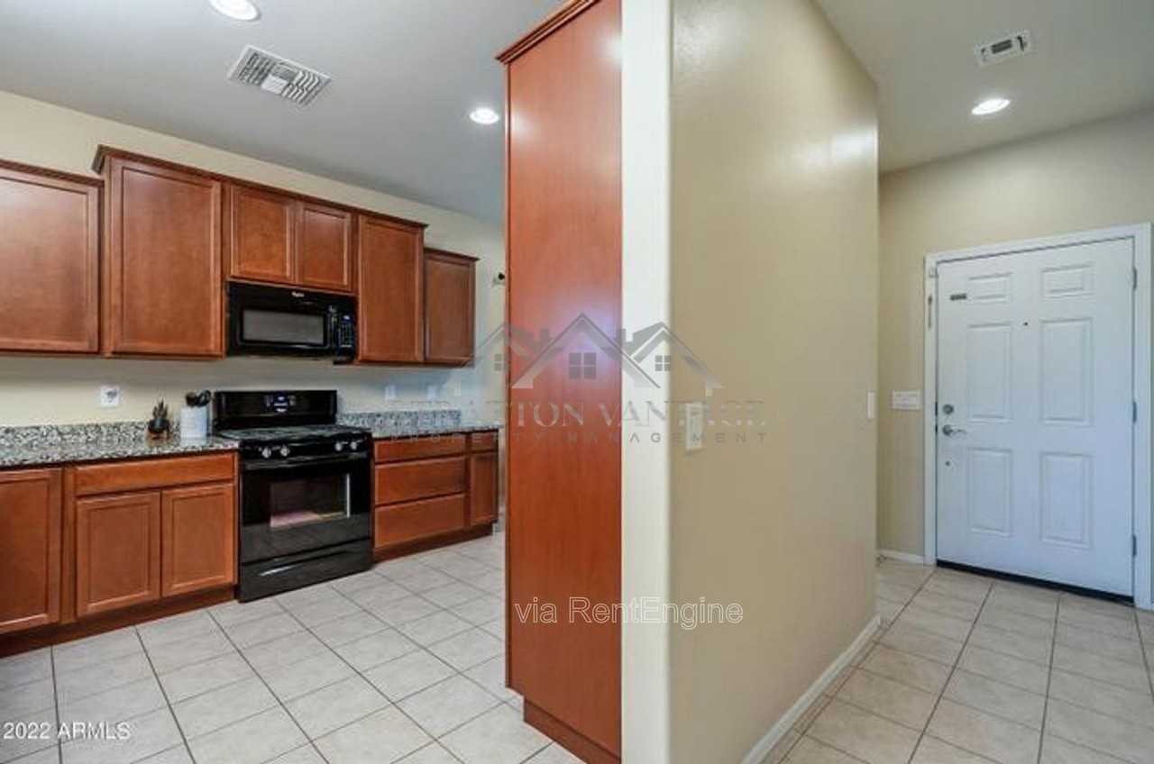 5614 W Montebello Way - Photo 5 of 22