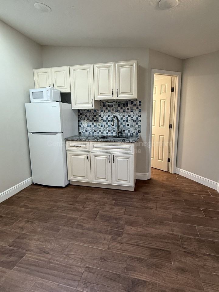 899 Rich Dr #3 - Photo 6 of 11