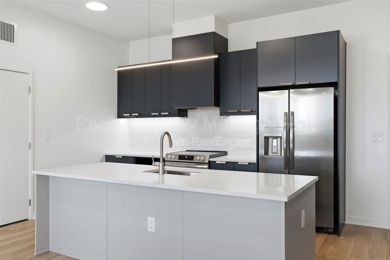 501 Orleans St #301 - Photo 7 of 41