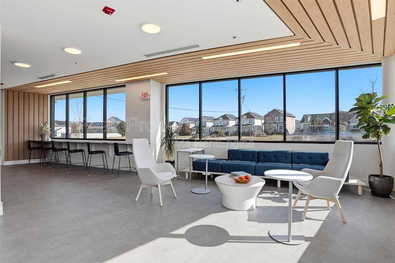 501 Orleans St #302 - Photo 6 of 50