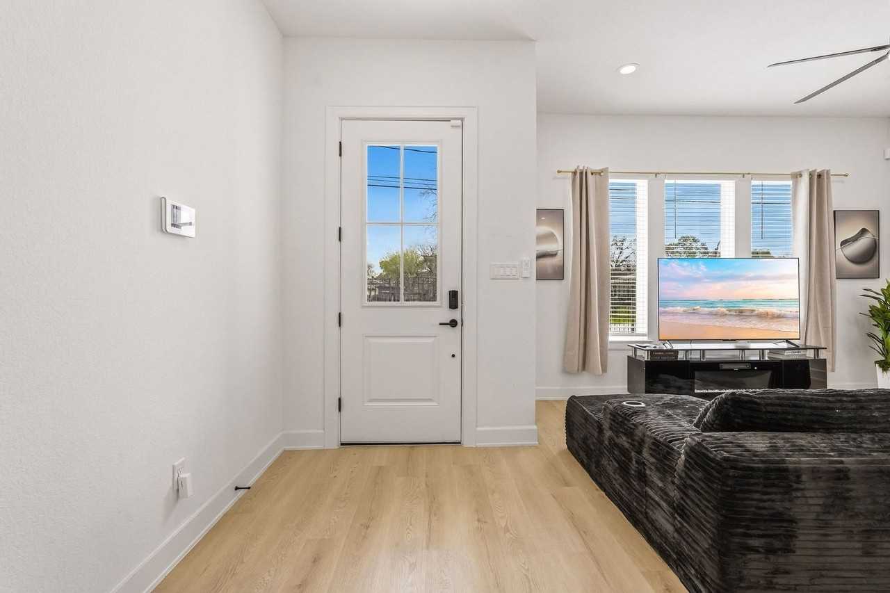 6528 Weston St #A - Photo 5 of 25