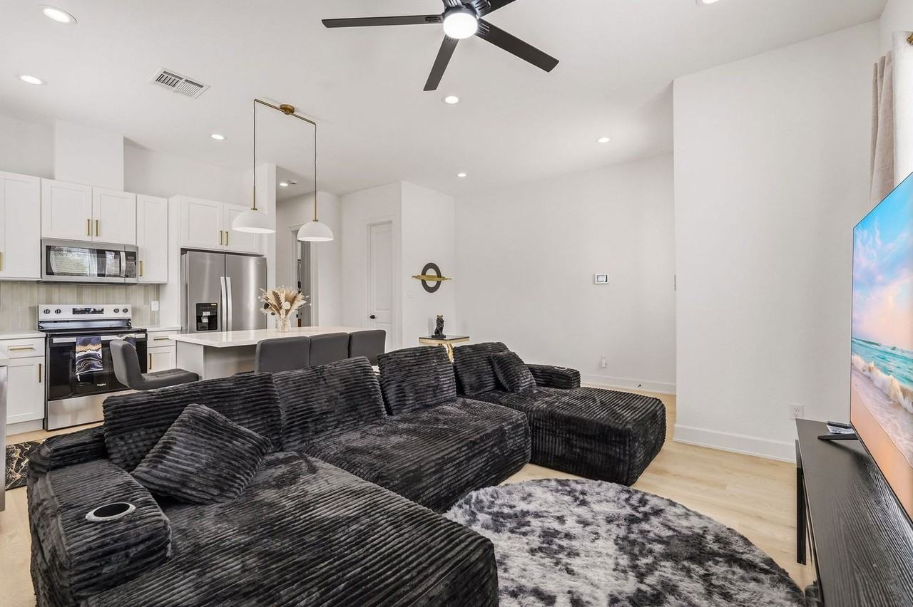 6528 Weston St #A - Photo 7 of 25