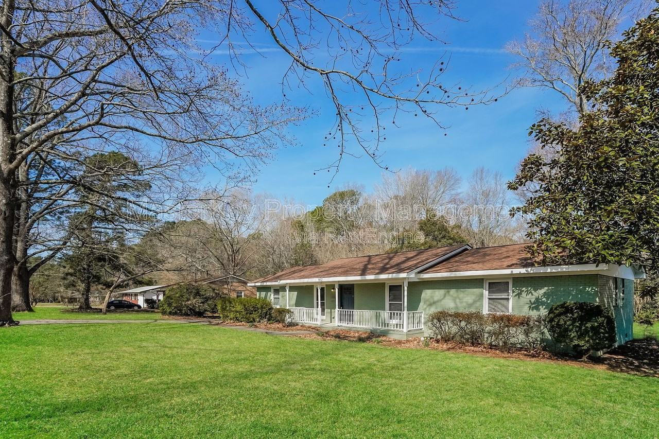 912 Vandora Ave - Photo 2 of 27