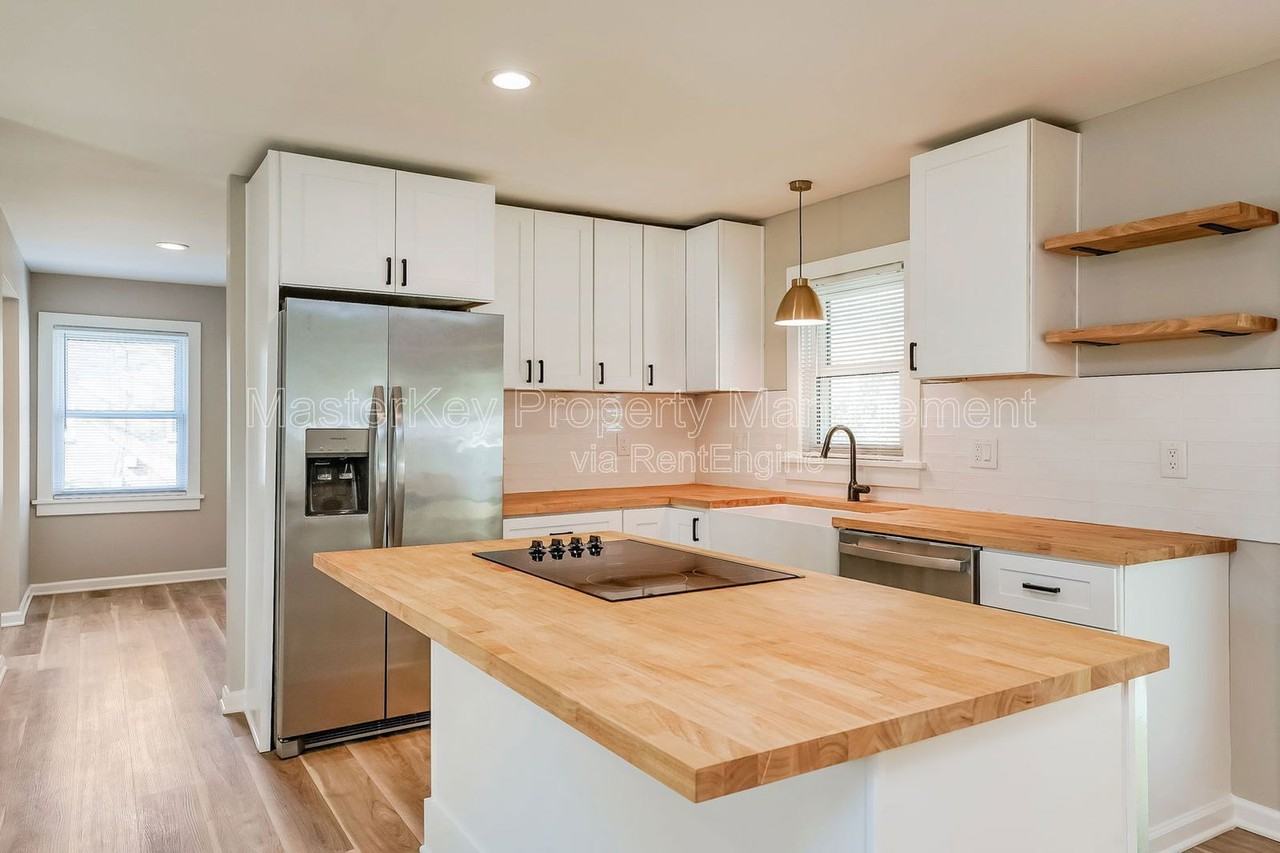 912 Vandora Ave - Photo 3 of 27