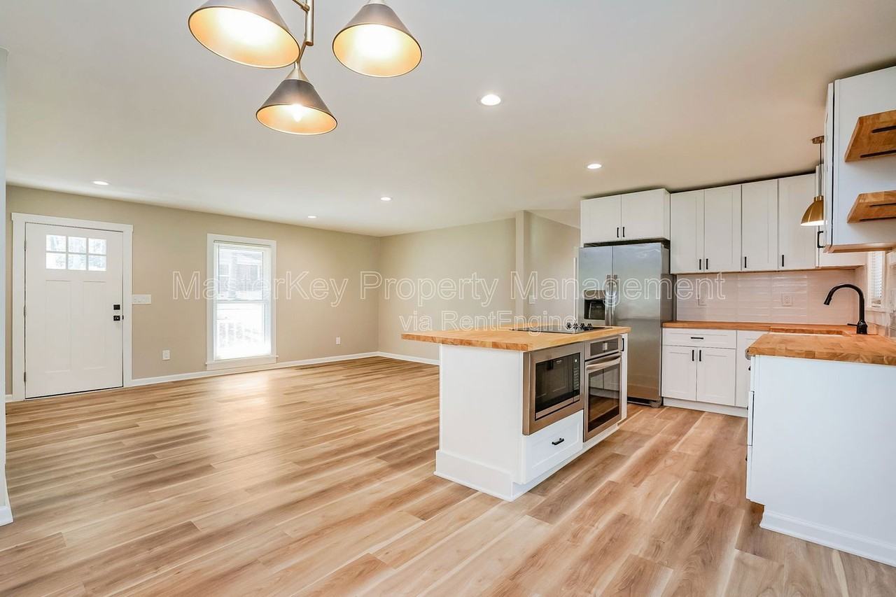 912 Vandora Ave - Photo 5 of 27